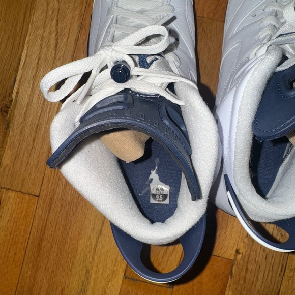 Jordan retro 6 (Mens) - Picture 6 of 9